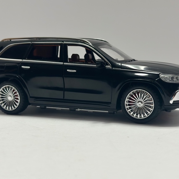 COPY - 1:24 Maybach GLS-Class GLS600 Diecast LED HEADLIGHT TAIL LIGHT Black - Picture 3 of 13